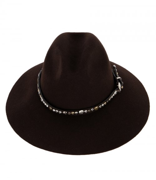 COFFEE-BROWN HAT WITH STUDDED LEATHER STRAP