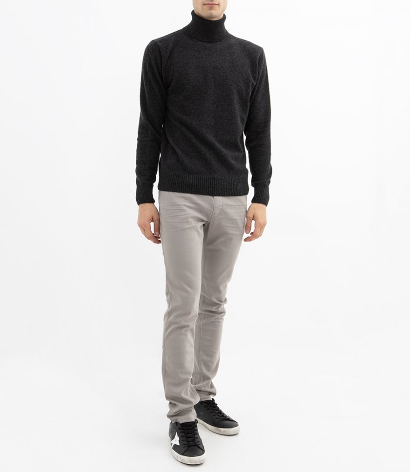 CASHMERE ROLL NECK